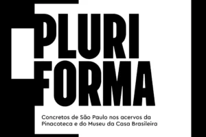 Arte de divulgação da exposição: a palavra Pluriforma em letras pretas condensadas, partida em duas linhas, sobre blocos retangulares pretos e brancos, com o subtítulo Concretos de São Paulo nos acervos da Pinacoteca e do Museu da Casa Brasileira