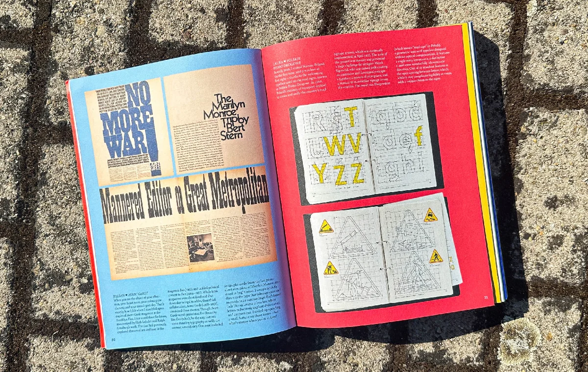 Livro aberto em páginas azul e vermelha, com recortes de impressos antigos e cadernos de desenho de letras
