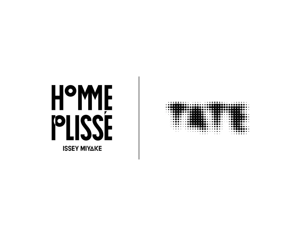 Logotipos lado a lado: Homme Plissé Issey Miyake à esquerda e Tate, em retícula de pontos, à direita, separados por um fio vertical